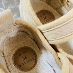新品未使用！ベビー靴　14cm ベージュ　ポンポン　女の子の画像