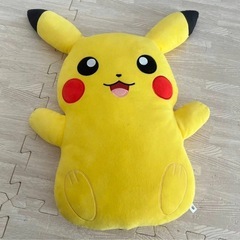 ピカチュウ　クッション
