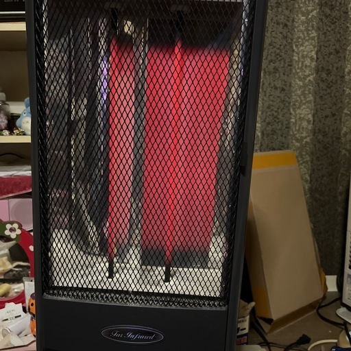 電気ストーブです。５００ワットと１０００ワットの切り替えがあります！