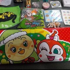 プリキュア、機関車トーマス、ドラえもん、リカちゃん、スヌーピー、恐竜などオモチャの画像