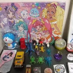 プリキュア、機関車トーマス、ドラえもん、リカちゃん、スヌーピー、恐竜などオモチャの画像