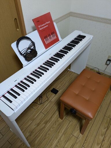 電子ピアノ(ピアノ用椅子、練習用ヘッドフォンも不要でなければつけます)