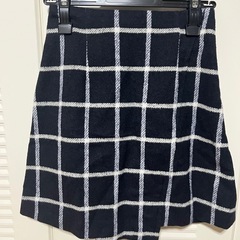 　チェックスカート