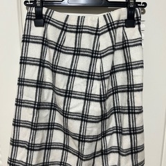 白黒チェックスカート