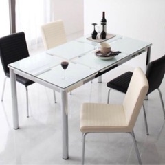 ダイニングテーブル　⚠︎イスはつきません　