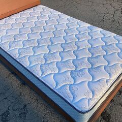 札幌◆ Sealy 製/ セミダブルマットレス フレーム付き◆ポスチャーテックコイル / ニトリ シーリー ベッドの画像