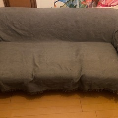 【無料】三人掛けソファー グレー