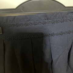 白×紺スカートの画像