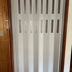 アコーディオンの扉の画像