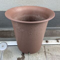 プラスチック製　植木鉢