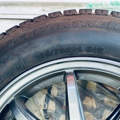 ブリヂストン スタッドレスタイヤ 165/70 R14 ホイール付き
 4本の画像