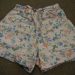 UNIQLO（ユニクロ）の花柄の半ズボン ピンク 試着可