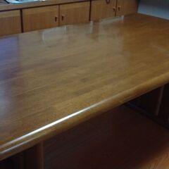 ダイニングテーブルの画像
