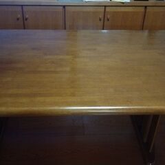 ダイニングテーブルの画像