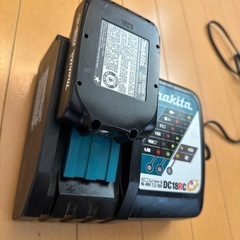 マキタ純正バッテリー充電器の画像