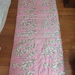 世田谷区近辺配送可能　敷布団　190㎝×95㎝　重量5㎏　赤　レ...