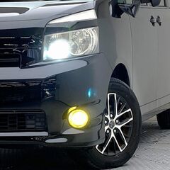 社外ホイールとイエローフォグで決まってます😎トヨタ ヴォクシー ...
