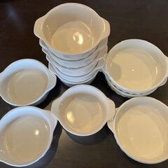 グラタン皿（いろいろサイズまた色は赤・白・茶色・柄入り）の画像