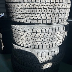 タイヤ　BRIDGESTONE  BLIZZAK  DM-V1 215/65  R16  2016年　スタッドレスの画像