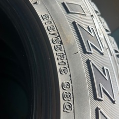 タイヤ　BRIDGESTONE  BLIZZAK  DM-V1 215/65  R16  2016年　スタッドレスの画像