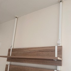 【美品】《幅80cm》突っ張りウォールラック　棚３つ  ナチュラル　木目　ホワイト　白　壁掛け収納　パーテーションの画像