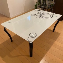 ガラステーブルの画像
