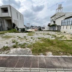 エネオス末吉店隣★県道沿いの立地です★那覇市立病院、モノレール駅近く★店舗・事務所・住居幅広い用途で利用できますよ★那覇市松島2丁目売土地 - 那覇市