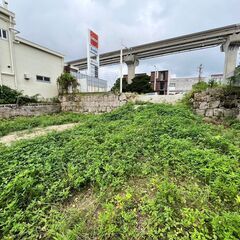 エネオス末吉店隣★県道沿いの立地です★那覇市立病院、モノレール駅近く★店舗・事務所・住居幅広い用途で利用できますよ★那覇市松島2丁目売土地 − 沖縄県