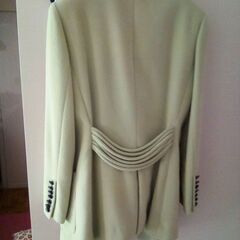 黄緑色のジャケット