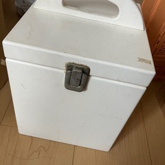 ドレッサー　化粧品収