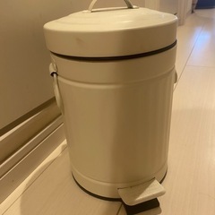 ゴミ箱の画像