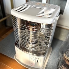 【大幅お値下げ✨】石油ストーブ2021年製　ホワイト