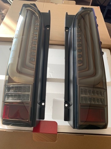 ハイエース200  ヴァレンティREVO TYPE3