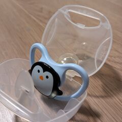 NUK ペンギンおしゃぶり(消毒ケースつき)