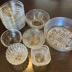 いろいろな種類の透明ガラス器🥣