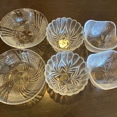 いろいろな種類の透明ガラス器🥣の画像