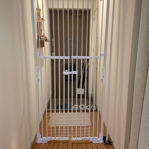 脱走防止 突っ張り柵 / 赤ちゃんや猫や介護にも/美品を半額でお譲り