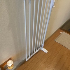 脱走防止 突っ張り柵 / 赤ちゃんや猫や介護にも/美品を半額でお譲りの画像