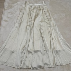 【新品タグ付き】ミッシュマッシュ　サテンフレアスカート