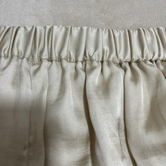 【新品タグ付き】ミッシュマッシュ　サテンフレアスカートの画像