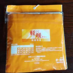 定価５１７円、外袋破れなし、軽量保温半袖V首シャツ。サイズM。の画像