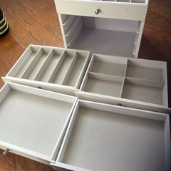 【値下げ】コンパクトドレッサー、22.5✖️27✖️20の画像