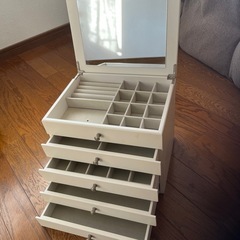 【値下げ】コンパクトドレッサー、22.5✖️27✖️20の画像