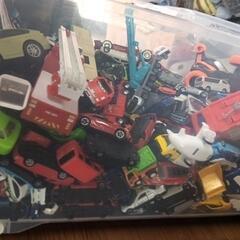 値下げしましたトミカなどミニカーの画像