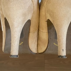 ベージュ ヒール パンプス 23.5cmの画像