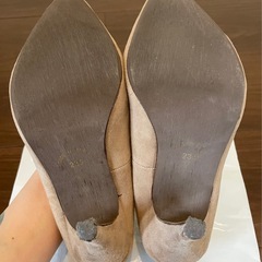 ベージュ ヒール パンプス 23.5cmの画像