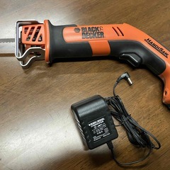 ブラック＆デッカー充電式のこぎり　ＡＣアダプター付き