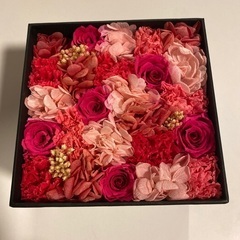 ニコライ・ベルグマン プリザーブドフラワーアレンジメントの画像