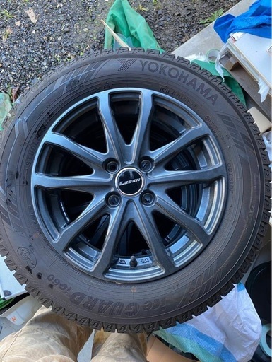 ワンシーズン使用の良品175/70-14スタッドレス&ホイール4本セット