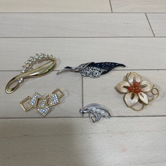 ブローチ５個セットの画像